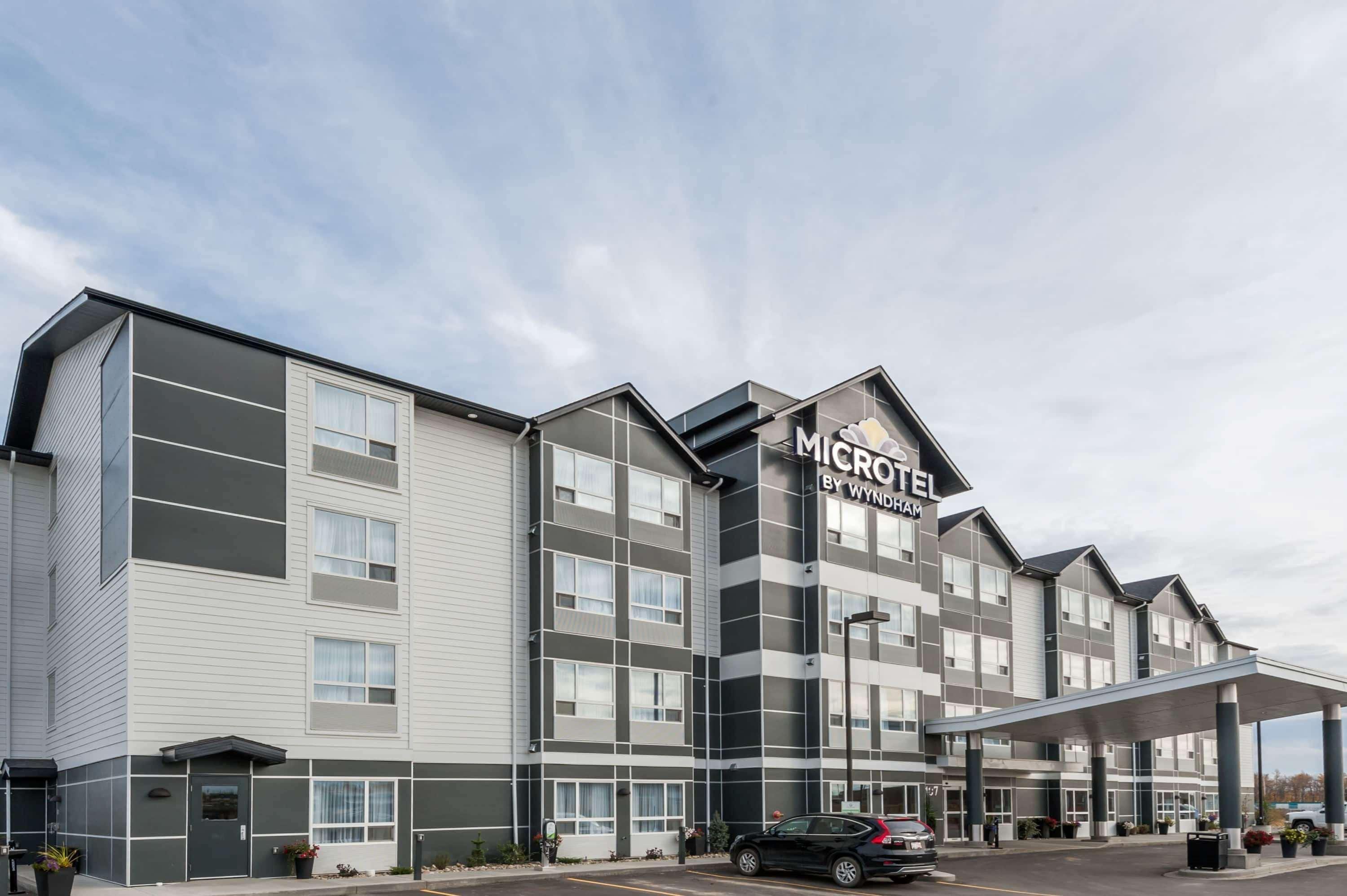 Microtel Inn & Suites By Wyndham Fort Saint John Fort St. John Exterior photo